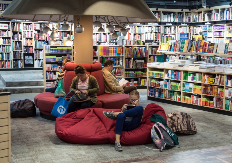 magasin-VALLAURIS-min_books_bookstore_book_reader_readers_reading_shop_sale_books-849006