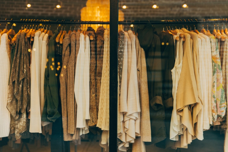magasin-VALLAURIS-min_clothe_fashion_store_shop_window_store_front-21277