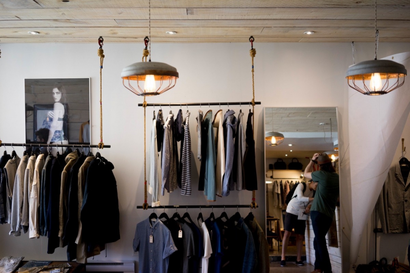 magasin-VALLAURIS-min_clothing_store_shop_boutique_men's_fashion_clothes_business_retail_shopping-1062572